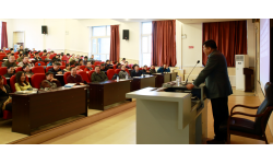 常务副校长邴正教授为新葡京娱乐城
师生做“两学一做”专题讲座